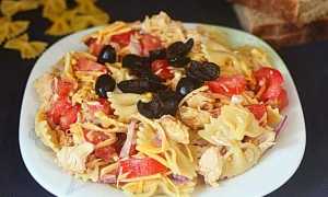Салат с макаронами бантиками