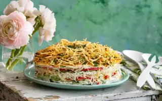 Салат с картошкой фри и курицей