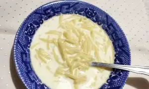 Как сварить молочную лапшу на плите