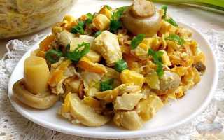 Салат из вареной курицы с маринованными грибами