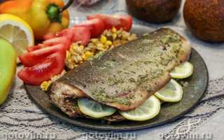 Горбуша, запеченная с маслом и лимоном