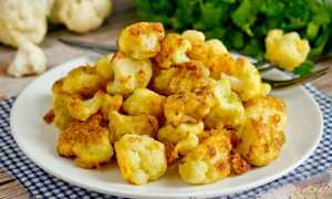 Цветная капуста, жаренная с яйцом на сковороде