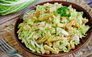 Простой салат с пекинской капустой и куриной грудкой