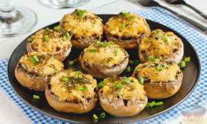 Как вкусно запечь фаршированные шампиньоны в духовке