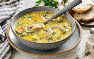 Как вкусно и быстро приготовить суп с грибами и плавленным сыром