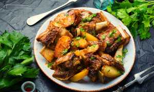 Как вкусно потушить картошку с ребрышками