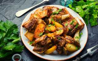 Как вкусно потушить картошку с ребрышками